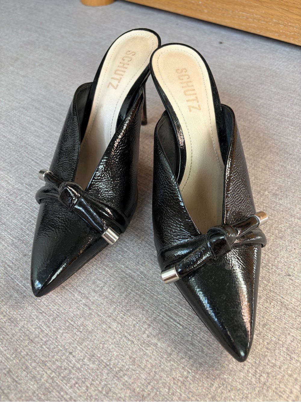 SCHUTZ Black Patent Pointed-Knot Tanya Mules, 7B